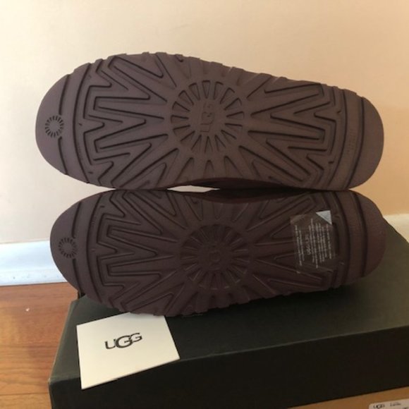 UGG Neumel Chukka Suede Boot. Size: 12 - Picture 6 of 9